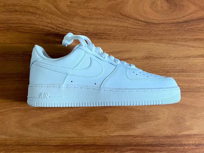 Nike Air Force 1 Low '07 White Rozmiar 40.5