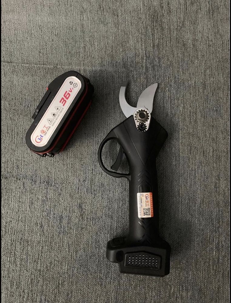 Tesoura de Podar Bateria alta potência 36 Volts - Corte 4,3cm (NOVA)