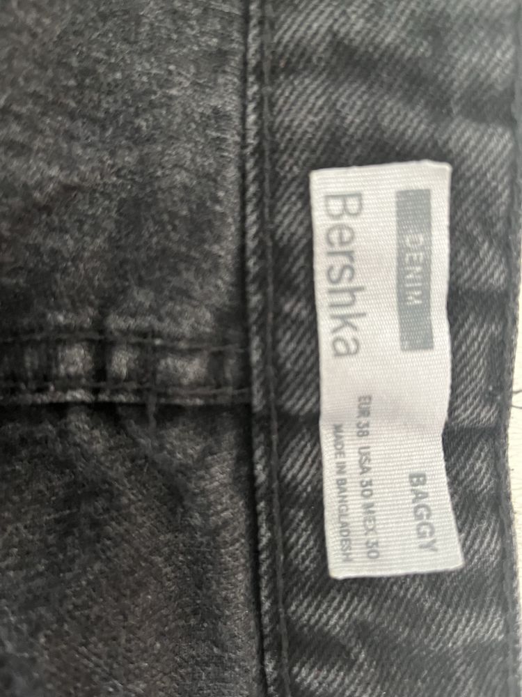 Jeansy Bershka rozmiar 38