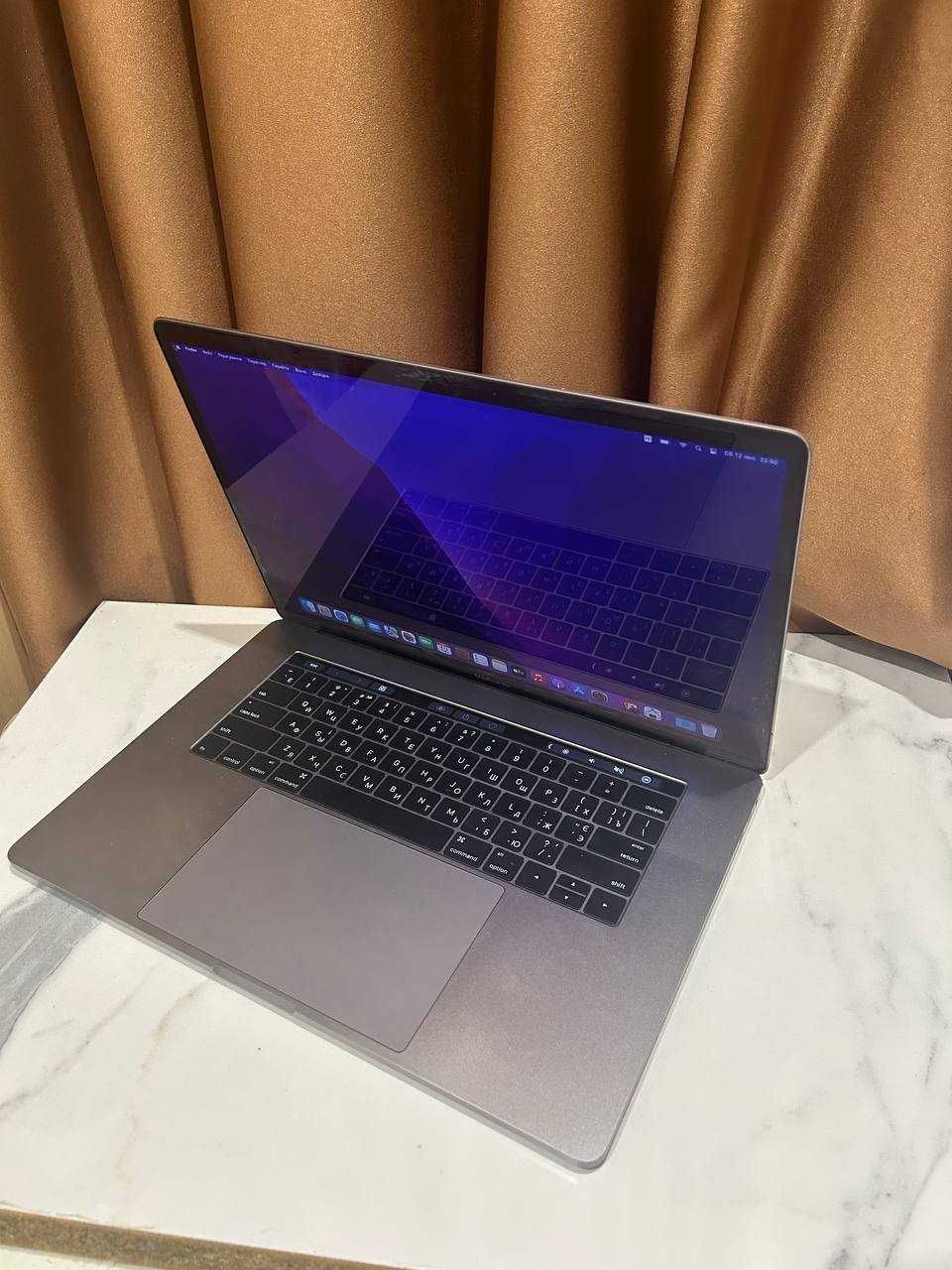 Макбук Apple MacBook Pro 15”, 2016 р., і7, SSD 250gb, 16gb ОЗУ.