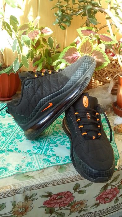 Продам. Майже нові 42 р. Зимові.  1500