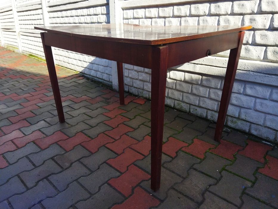 Стіл лакований розкладний