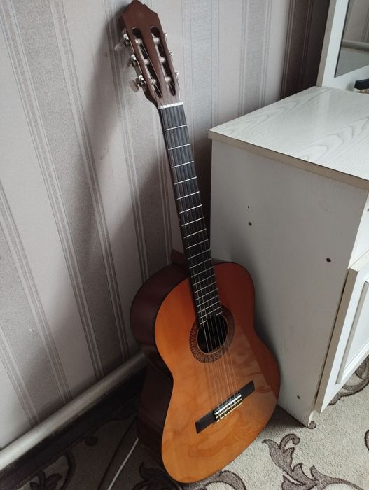 Класична гітара, модель C45, в чудовому стані.