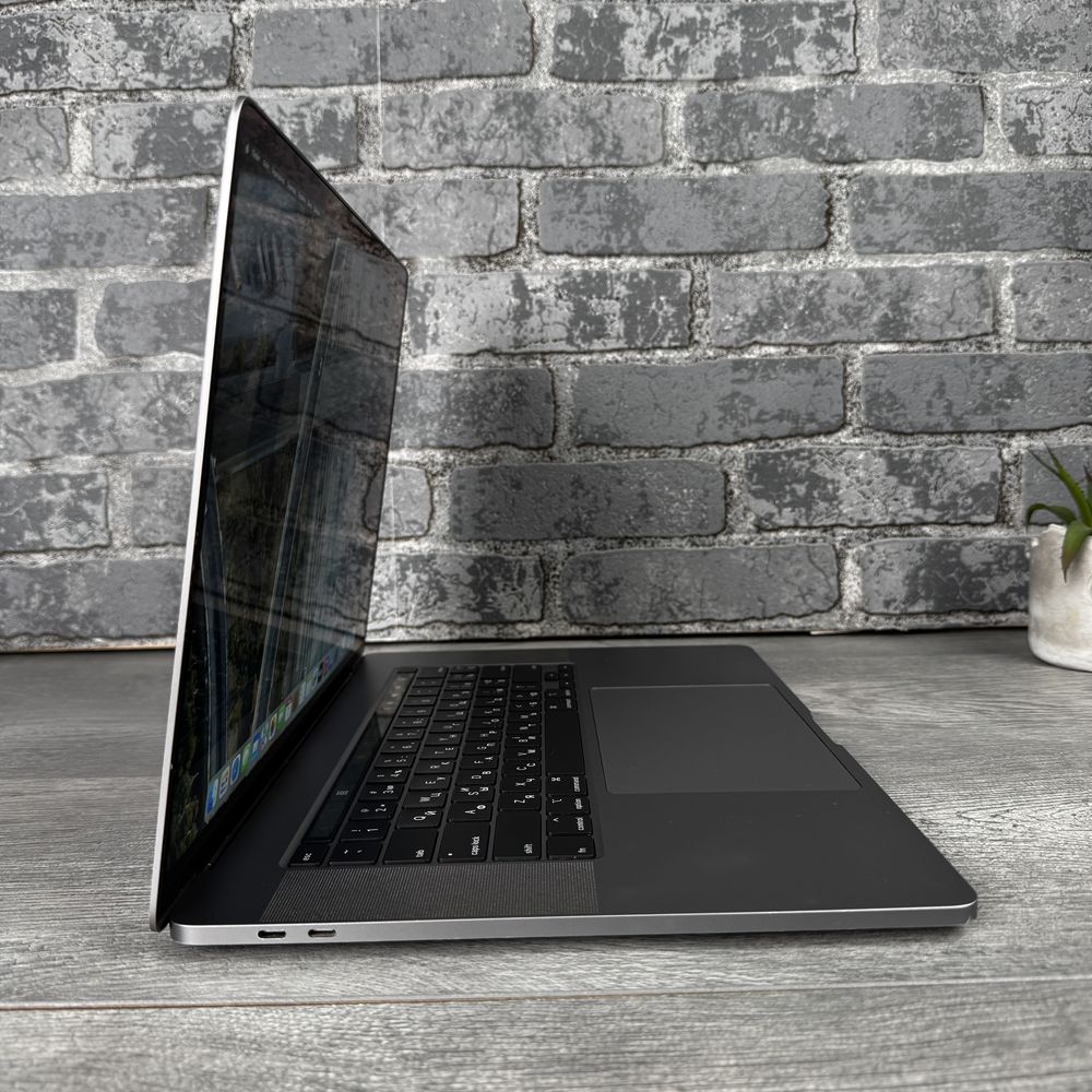 ЗНИЖКА! Apple MacBook Pro 16 2019 (i7/16Gb/512Gb SSD)