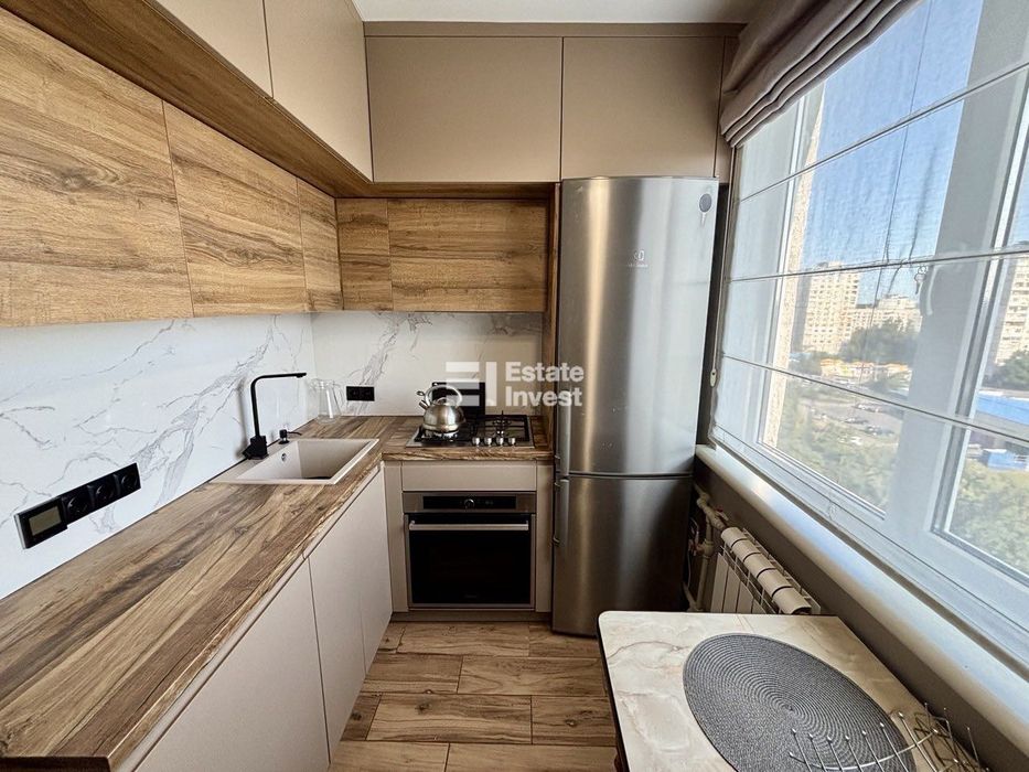 У продажу 4 кімн.кв.за адресою вул. Амосова,13.