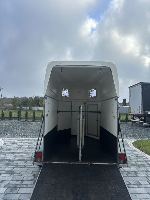 Przyczepa  do przewozu 2 koni  dmc 1300 kg kat B
