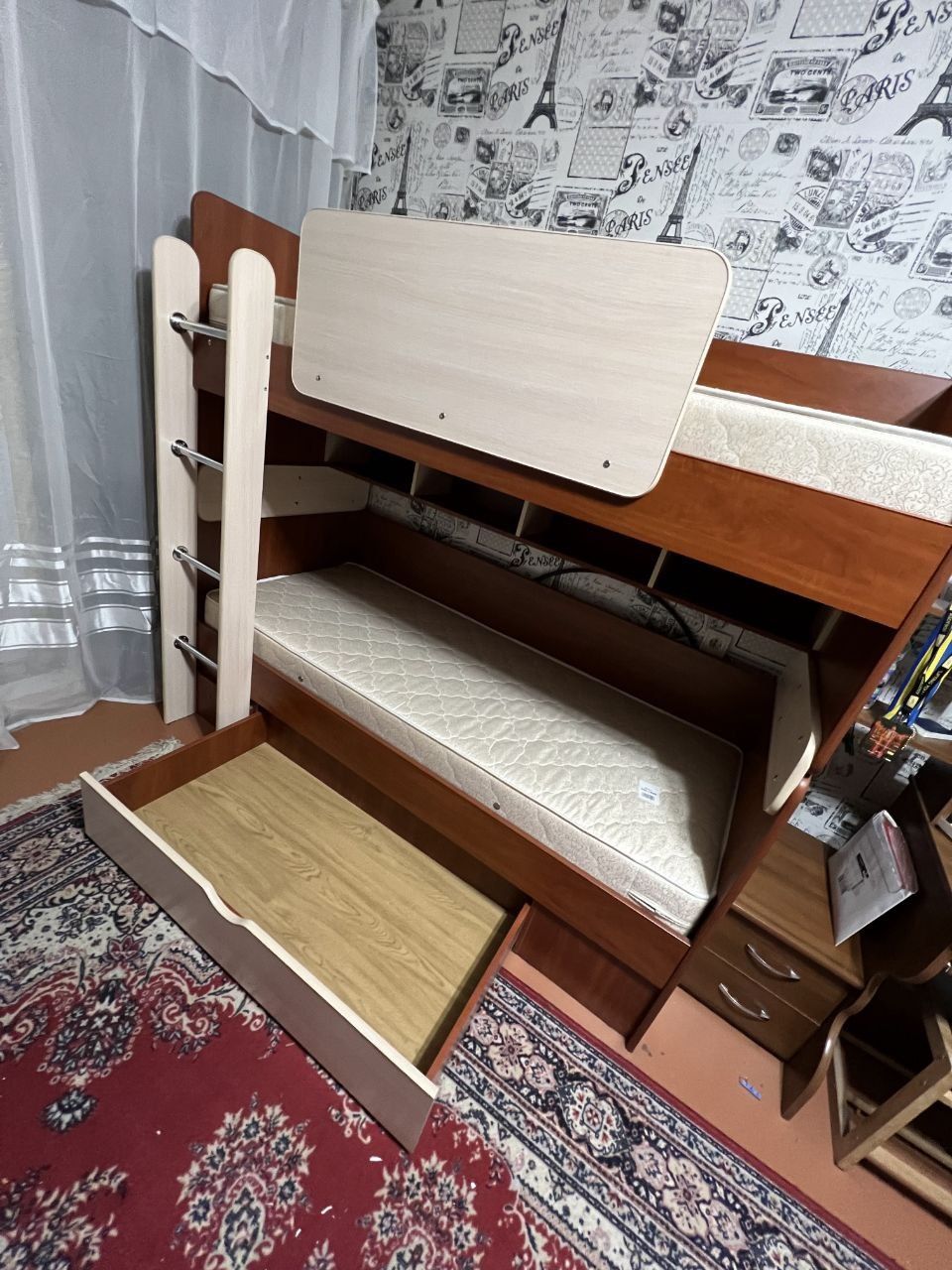 Продам двухъярусную кровать.