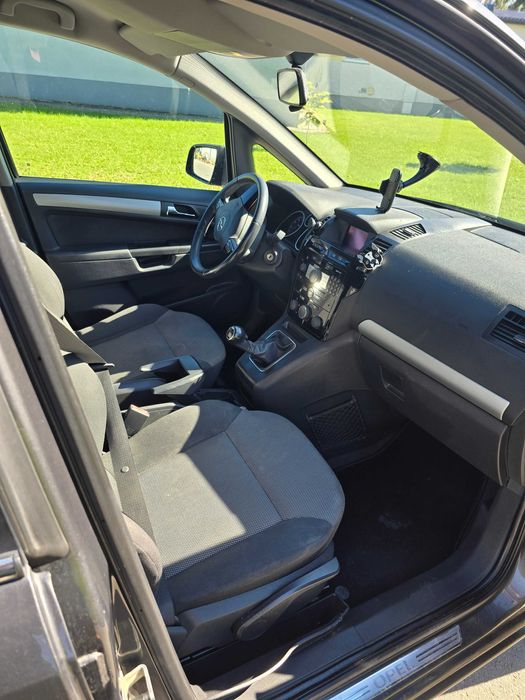 Samochód Opel Zafira 7 osobowy