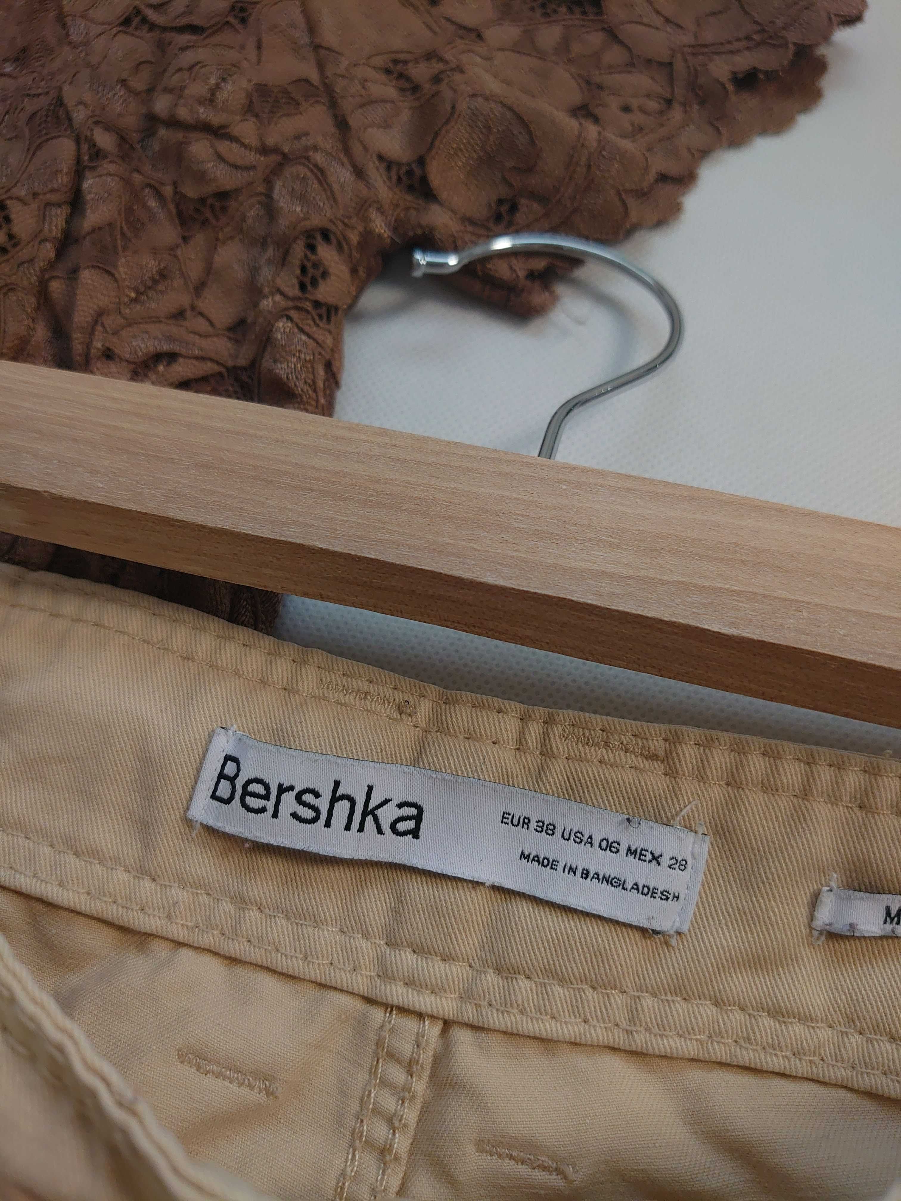 Spodnie cargo beżowe, Bershka 38