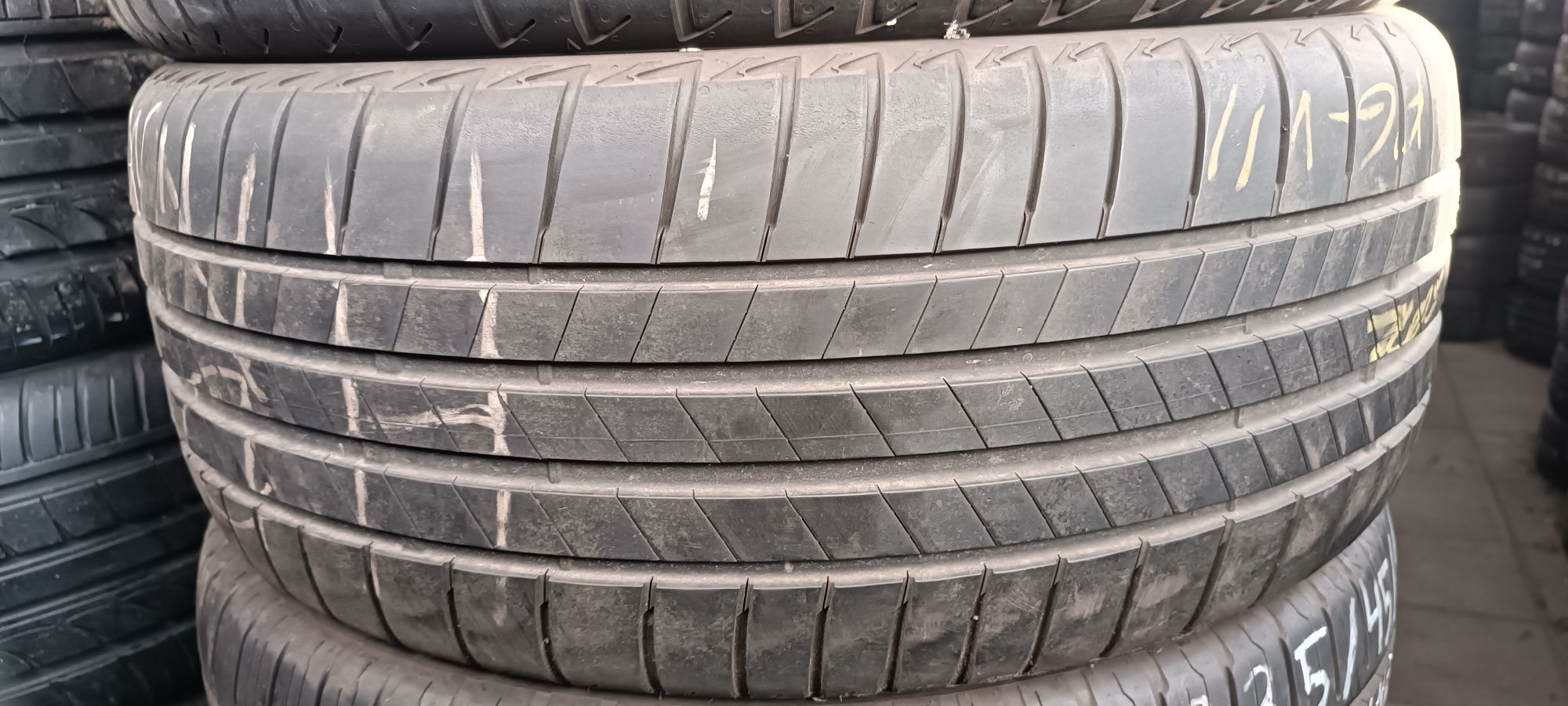 Opony letnie Bridgestone 235/45/18 Jarbet #03-22