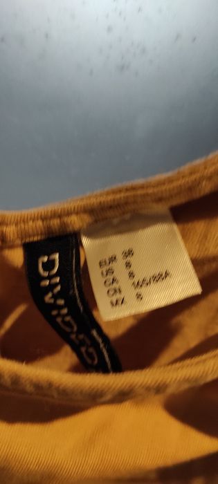 Sukienka kawowa bez ramion