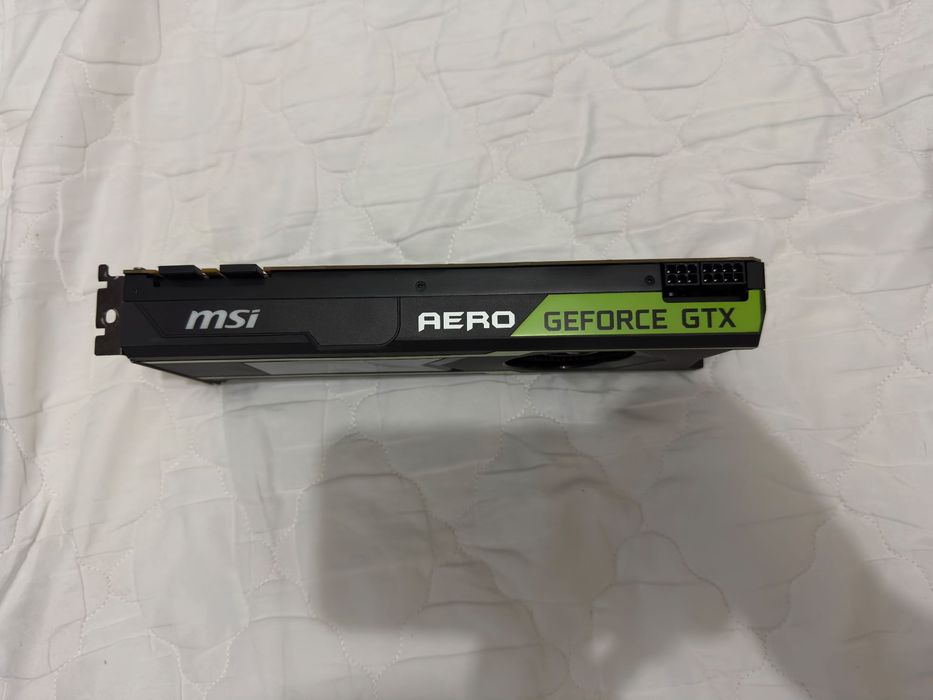 GTX 1080 Ti MSI com backplate personalizado