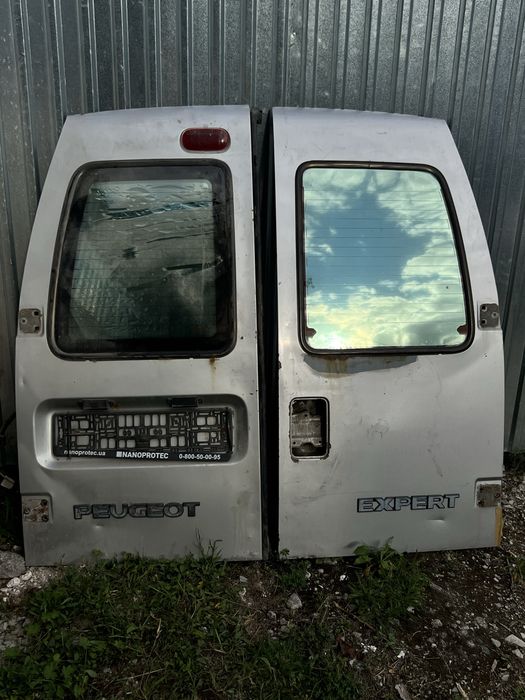 Двері зажні пежо експерт 1