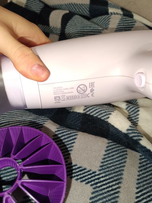 Фен Philips Series 3000.