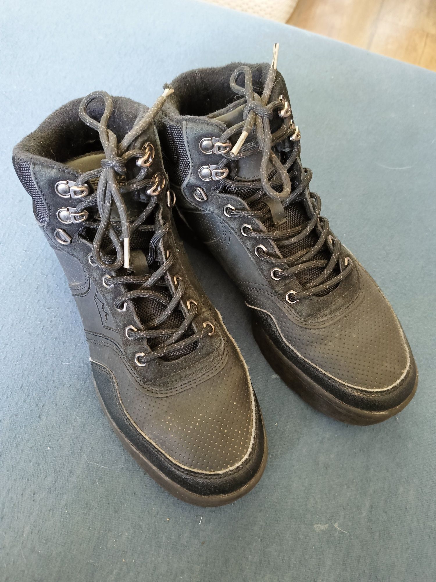 Buty sportowe za kostkę R 40