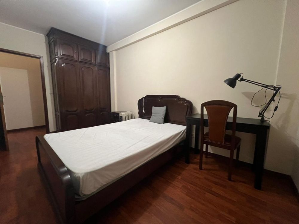T2 ao lado da Casa da Música com lugar garagem