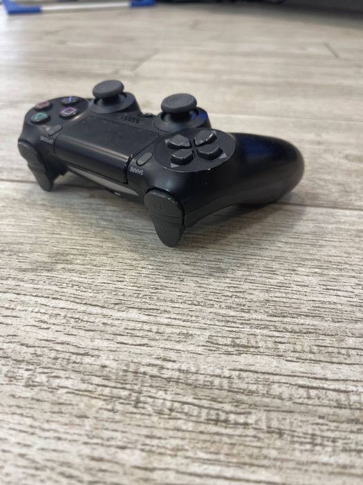 PS4 + 6 дисков + 2 джойстика (торг уместен)