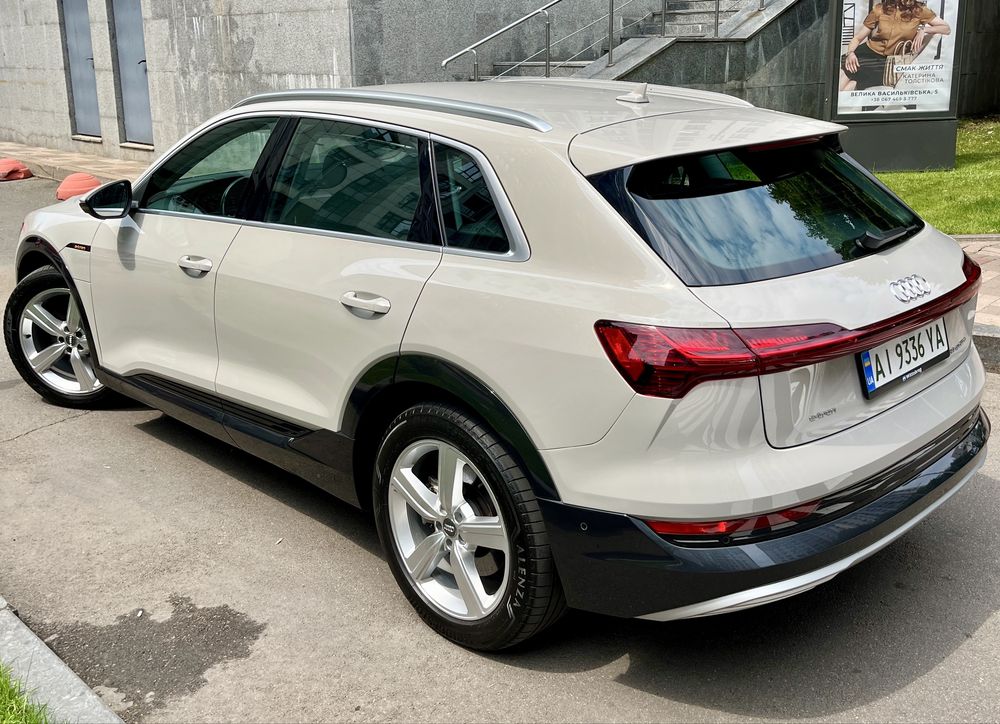 Audi e-tron 50 2020 71 kWh Quattro, Ауді Етрон 50