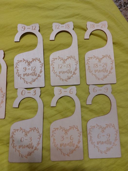 набір дерев'яних розділювачів для дитячого одягу
7 штук