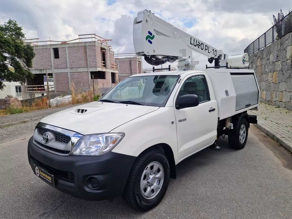 Toyota Hilux 2.5 D4-D 4x4 *Grua*