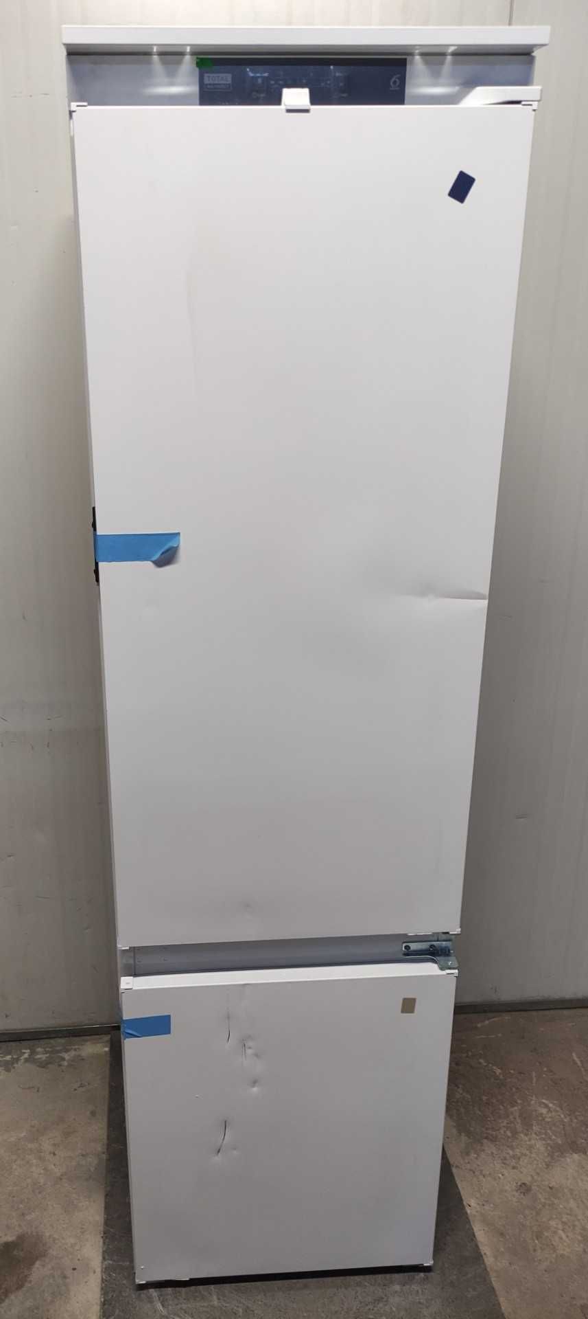 Lodówka do zabudowy Whirlpool WHC20T352 No Frost 194cm OUTLET 18GG19N