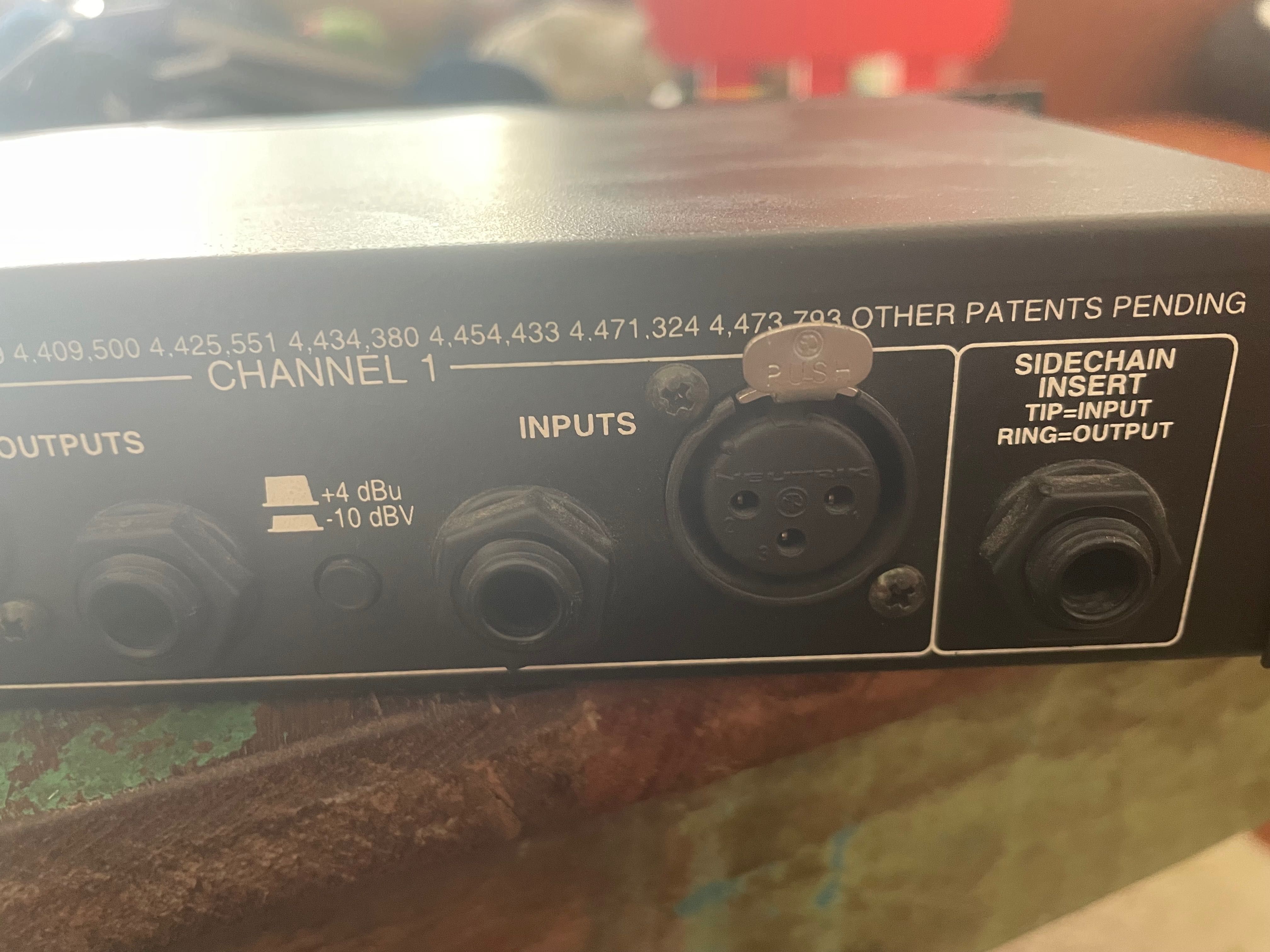Compressor/limiter/gate dbx 166XL