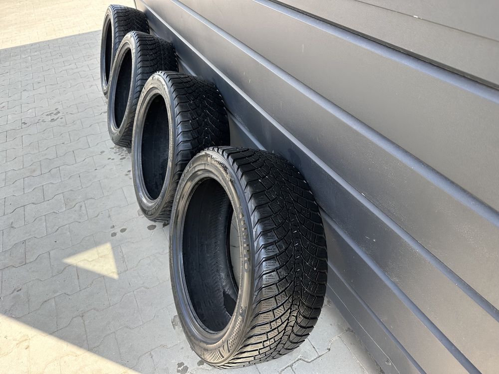 Резина зимняя KUMHO WinterCraft WP71 (235/45 R18 98V)