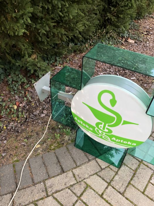 Krzyż reklama apteka