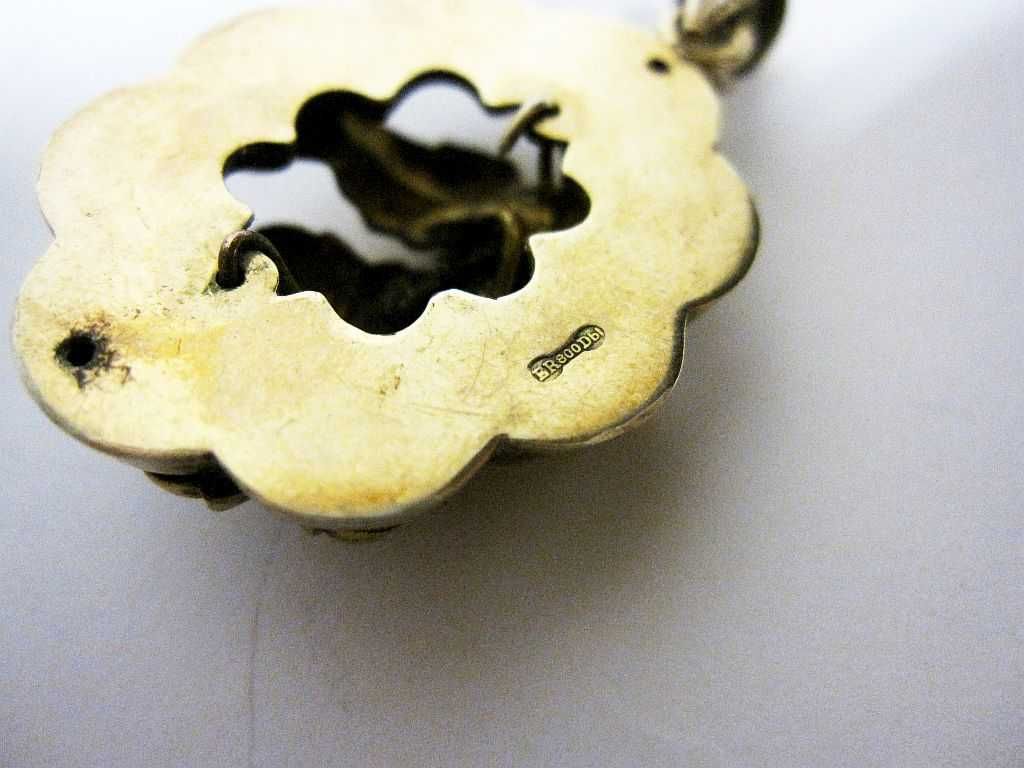 lindo antigo pendente em prata dourada 800 com esmalte e uma pérola