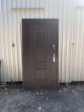 Дверь входная металическая 960*2050мм левостороняя
