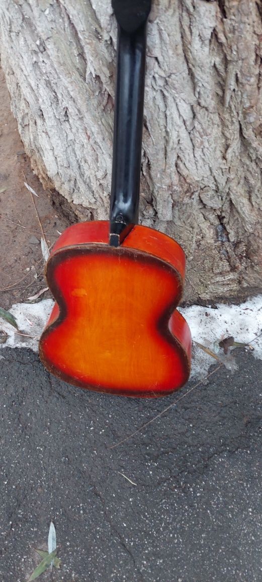 Гитара  качественная из дерева