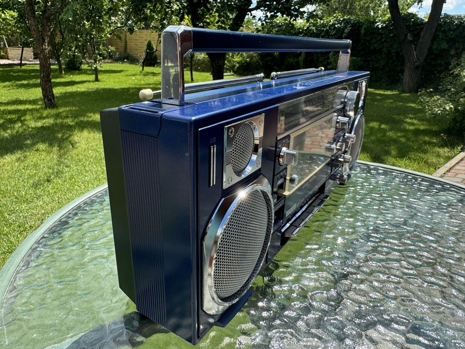 Продам магнитолу SANYO V8