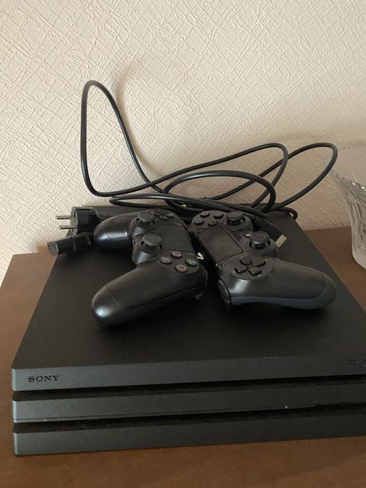 PS4 Pro з іграми та 2 геймпада