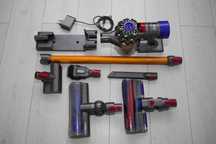Odkurzacz Dyson v8 + akcesoria