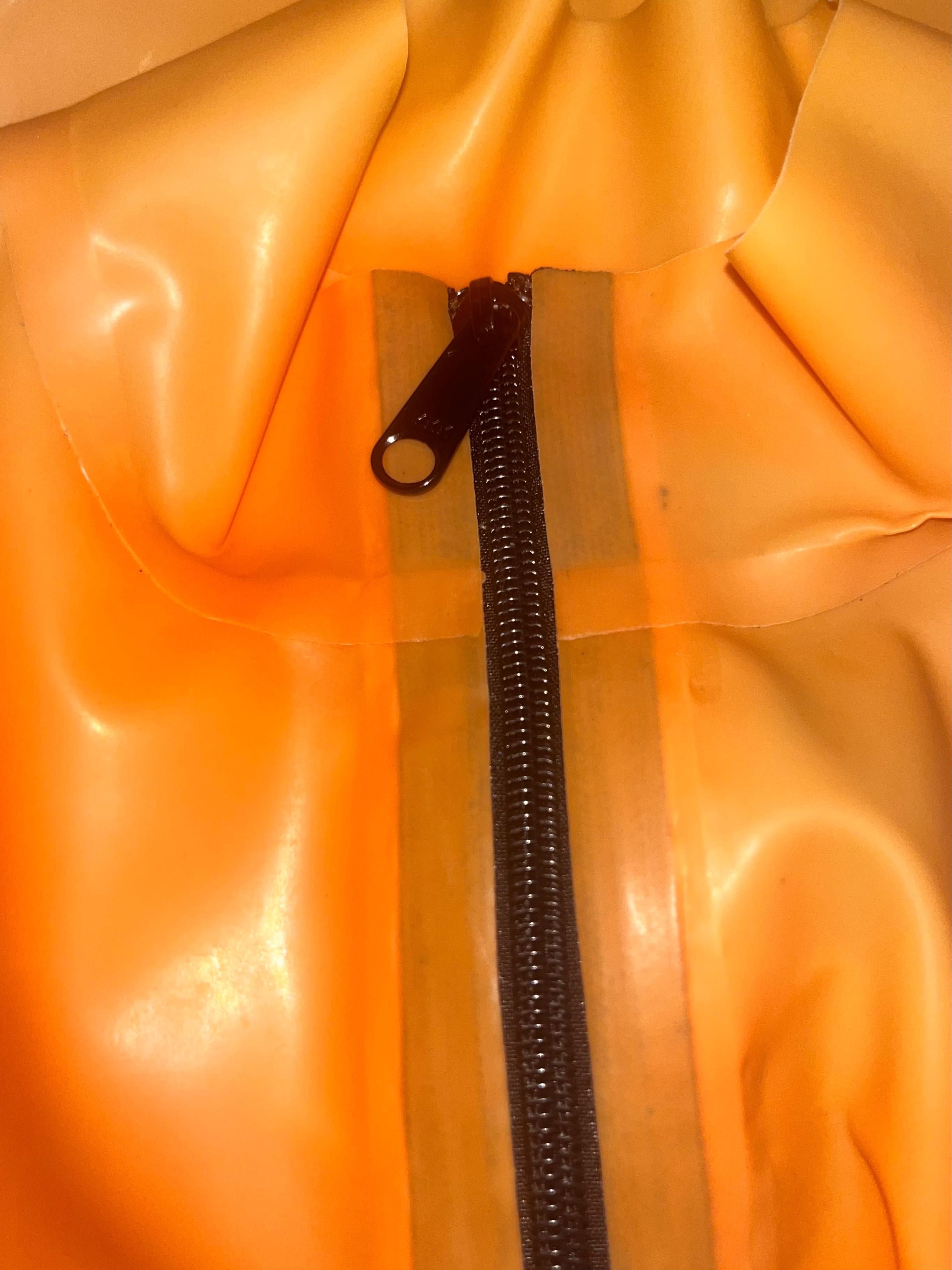 866/ ODRĘKI L pomarańczowy orange kombinezon catsuit latex CHLOROWANY