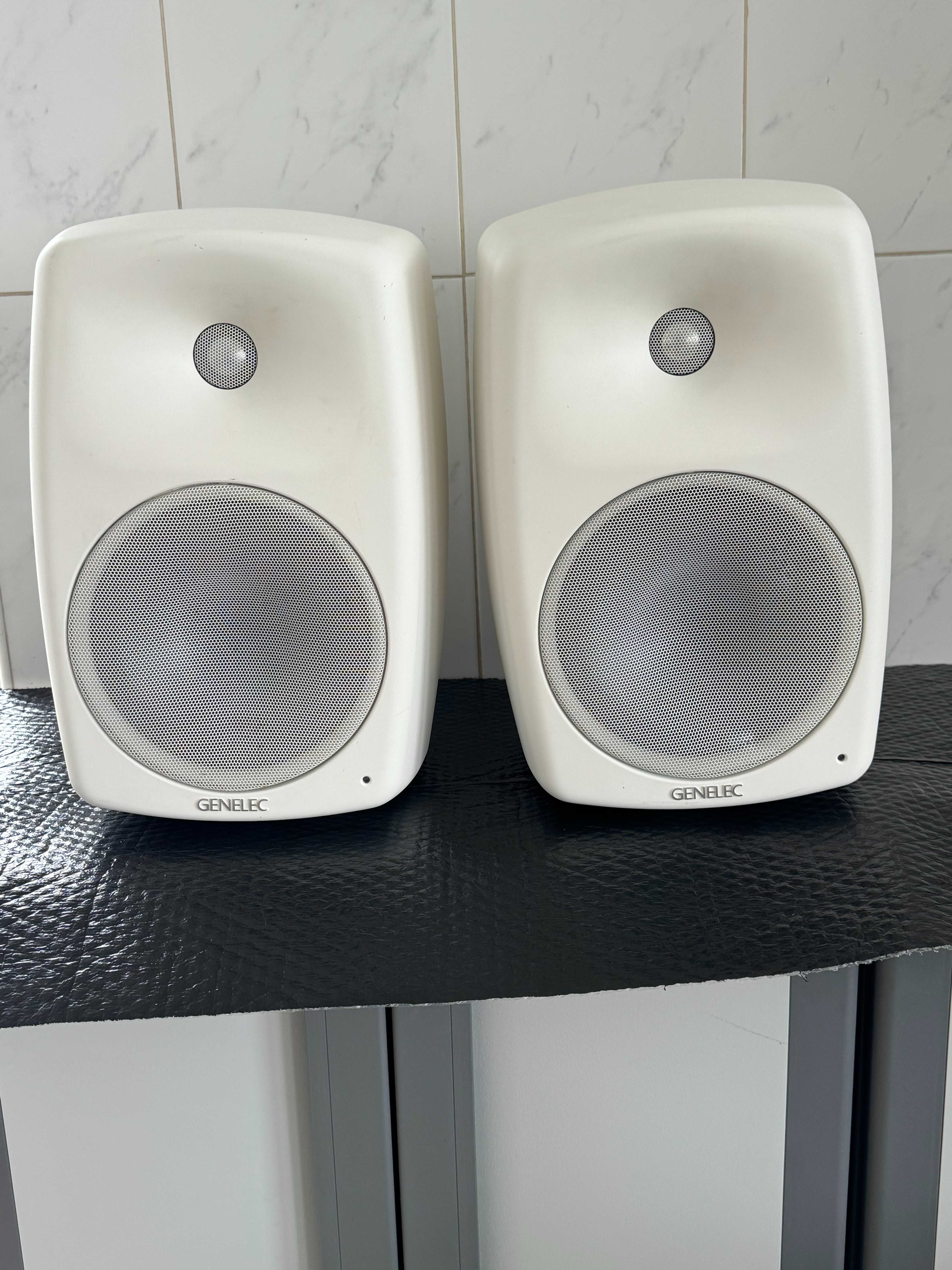 Genelec 8050B Monitores Bi-Amplificados