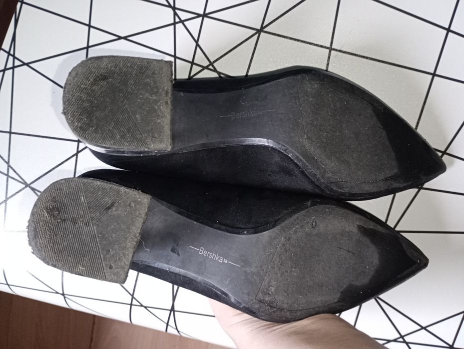 Czółenka Bershka z przeźroczystym obcasem