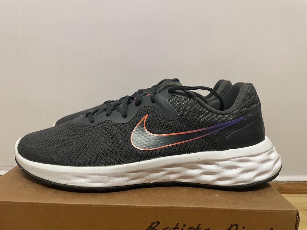 Кросівки чоловічі Nike REVOLUTION 6 NN