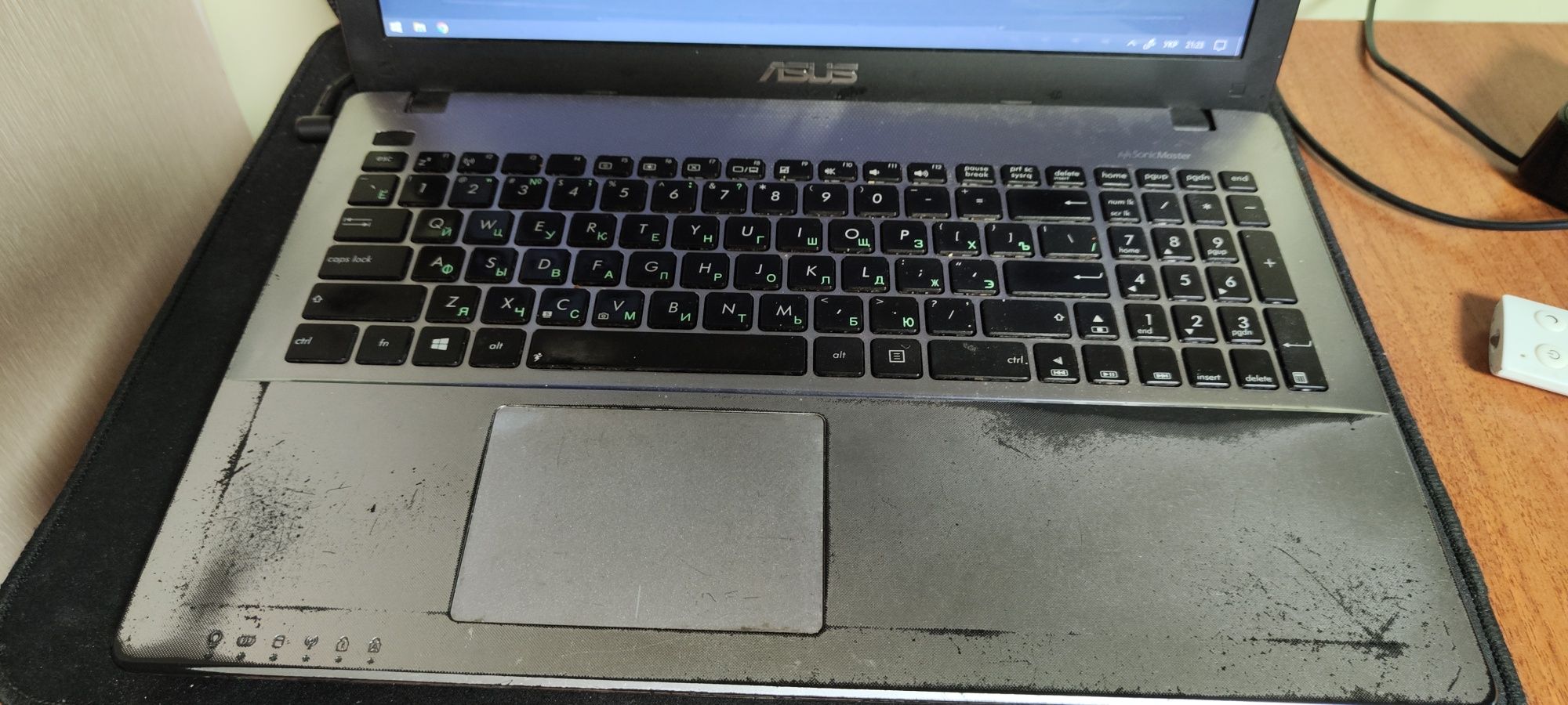 Ноутбук Asus x550v