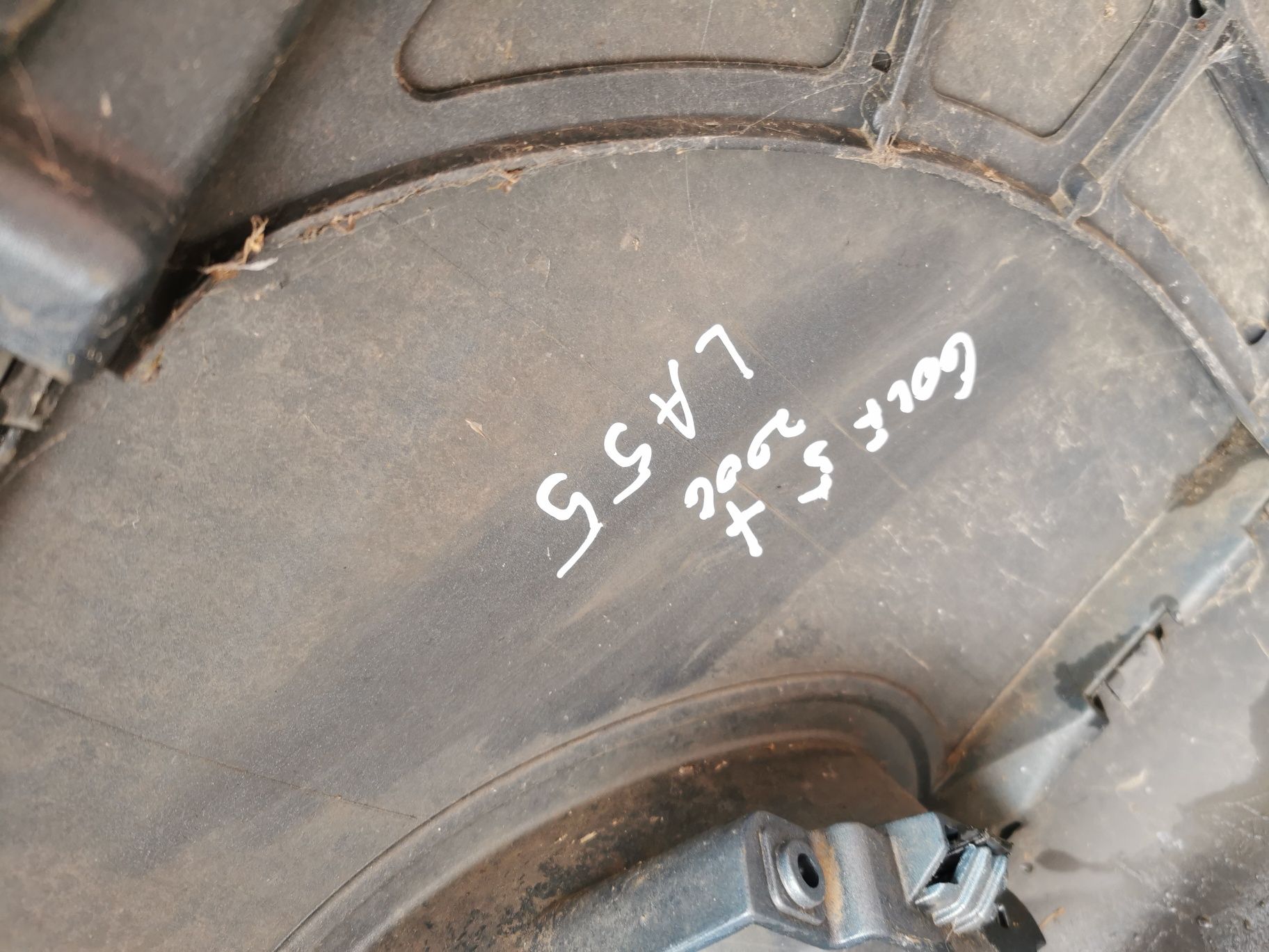 Zderzak przód przedni volkswagen Golf v plus kod la5s rok 06