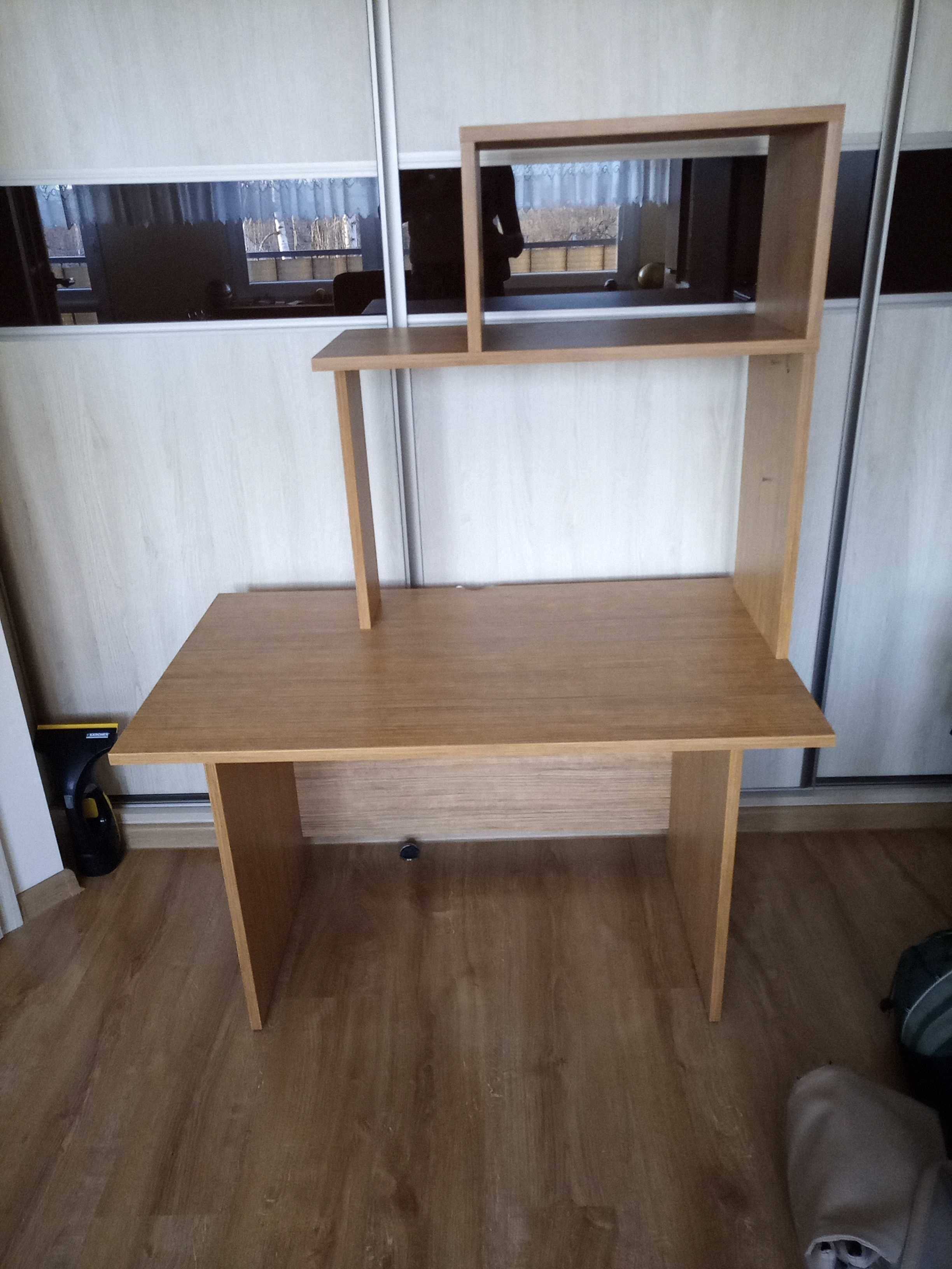 Stolik, biurko na komputer