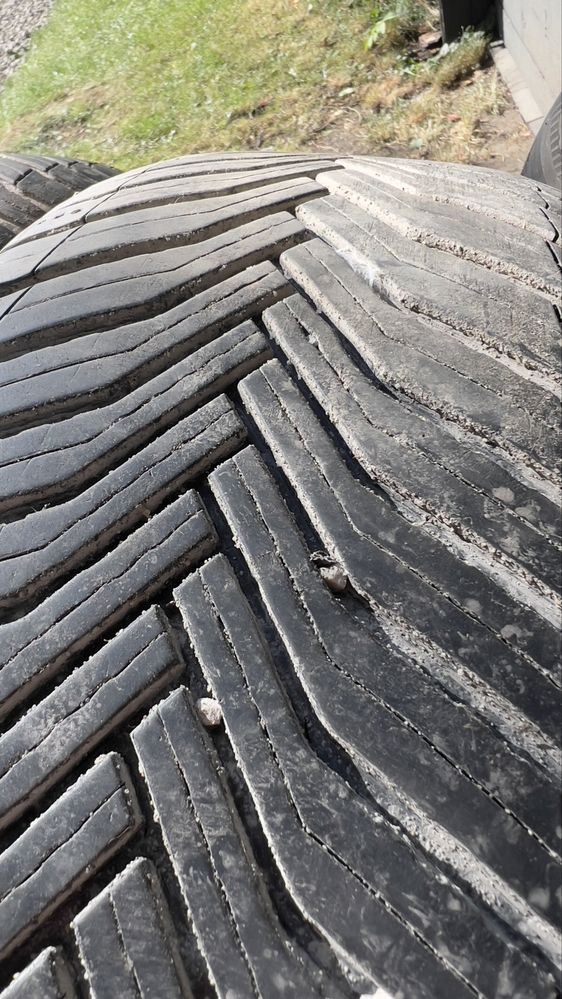 Michelin 225/ 60/ 17 4mm - uniwersalne cross climate 2