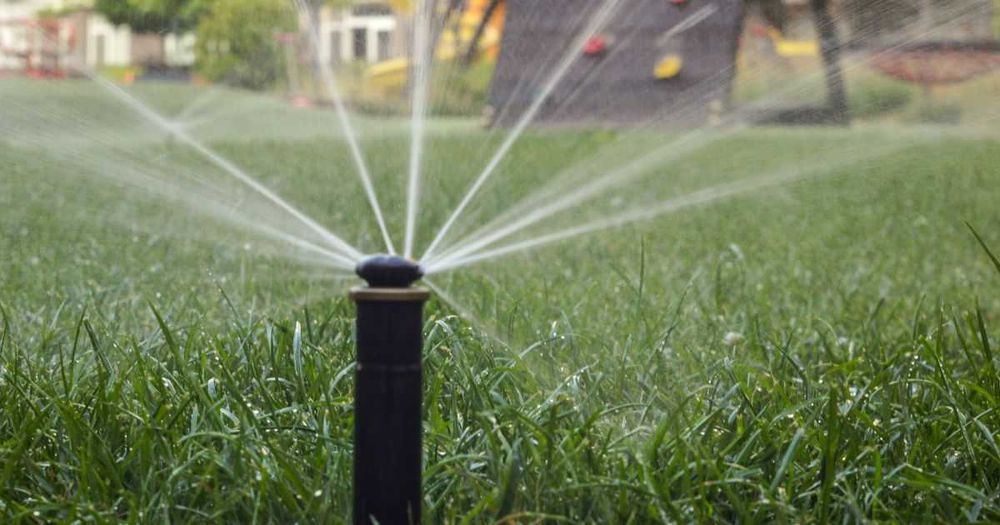 Systemy automatyczne nawadniania, oświetlenie ogrodów, konserwacja,