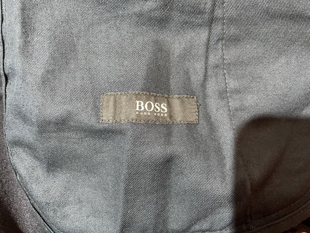 Eleganckie spodnie męskie na kant Hugo Boss
