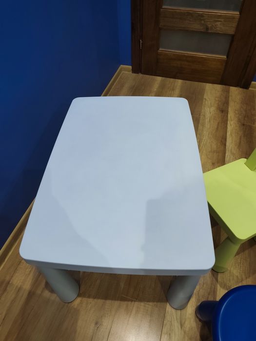 Zestaw Mamut IKEA stolik plus krzesełka