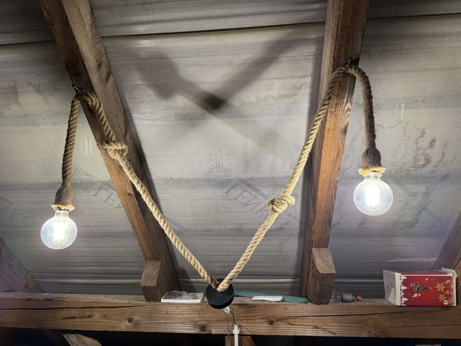Lampa wiszaca ze sznura