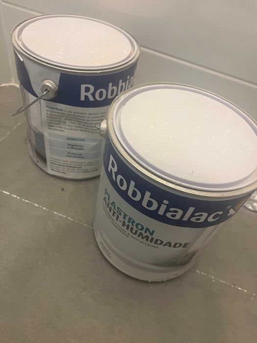Conjunto de Tintas Robbialac Branco Plus 15 L e 2× Anti-Humidade 4L