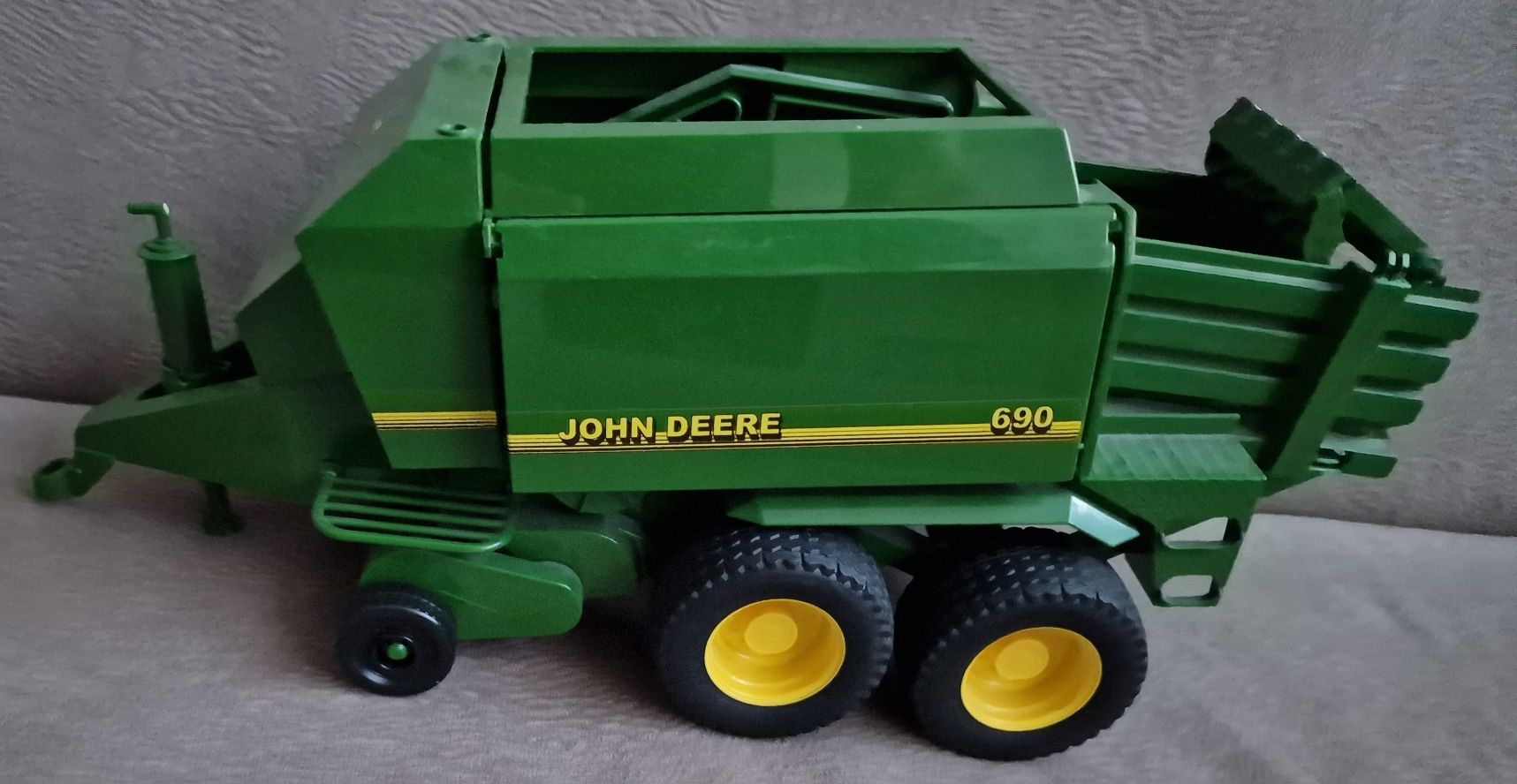 Prasa john deere bruder