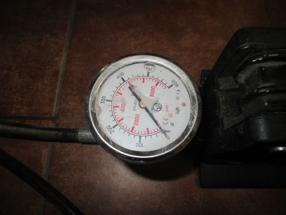 Pompa hydrauliczna ręczna ENERPAC  dwustopniowa + zaciskarka do przew.