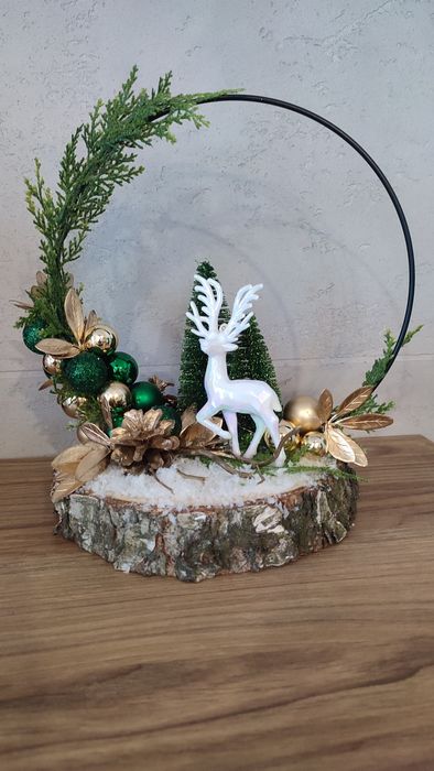 Stroik świąteczny na plastrze brzozy